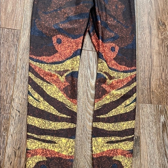 2/40$Yoga democraty unique heart tone made with recycle bottles size small - Picture 4 of 5